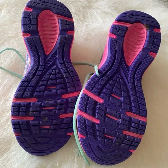 New ASICS - Picture 3 of 4